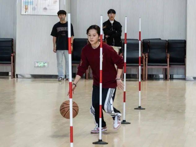 九游娱乐-持续失利首场状态出色，篮网观众沸腾！，Ming重返赛场赛场气氛高涨(今日nba2013总决赛第六场最后时刻观众走了)